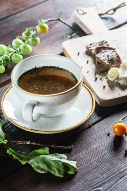 Yumurta Kupası ile et suyu