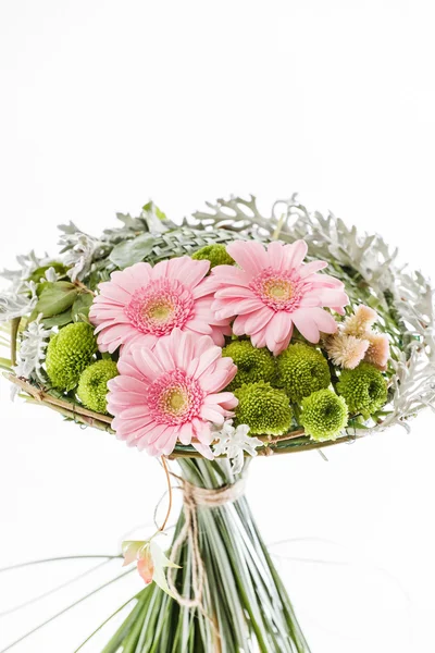 Arranjo floral com flores de gerbera — Fotografia de Stock