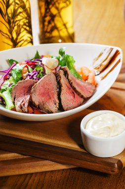 Sebze ile lezzetli ızgara et