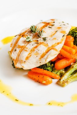 Sebzeli ızgara balık