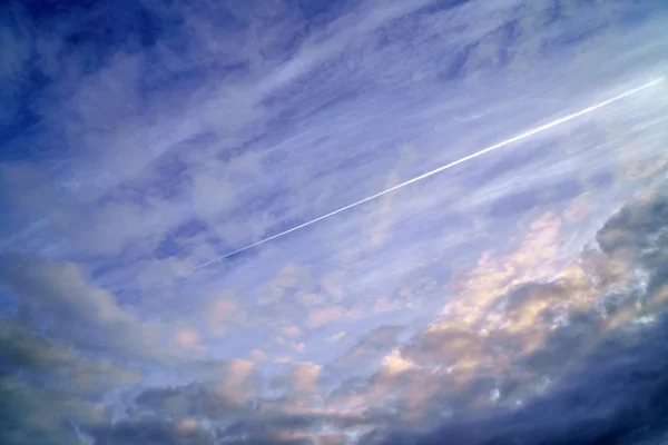 Burzliwe niebo z chmurami — Zdjęcie stockowe