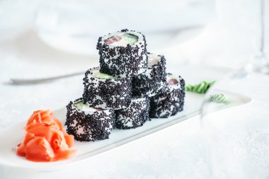 suşi rulo zencefil ile