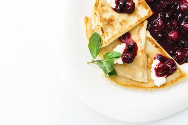 Tatlı berry reçel ile lezzetli gözleme — Stok fotoğraf