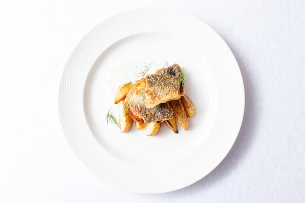 Τηγανητό ψάρι με πατάτες — Φωτογραφία Αρχείου