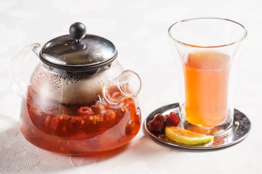 tencerede Berry çay