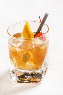 Kokteyl ile turuncu beyaz