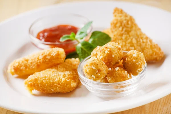 Fried Mozzarella on plate — Stock Photo, Image