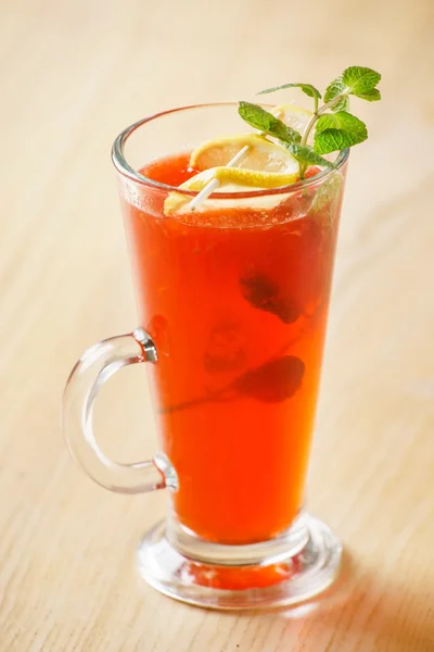 Tasty cocktail with lemon — Stock Photo, Image