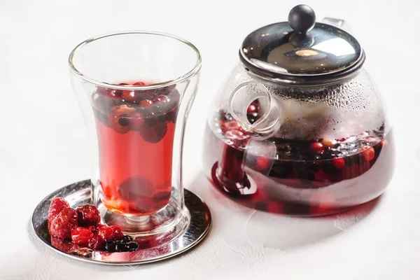 Tencerede Berry çay — Stok fotoğraf