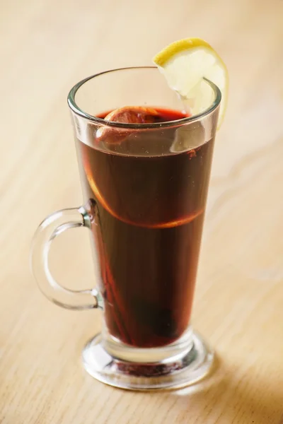 Glass of mulled wine with orange — Stock Photo, Image