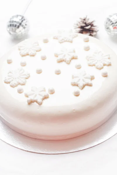 White Christmas cake — Stock Photo, Image