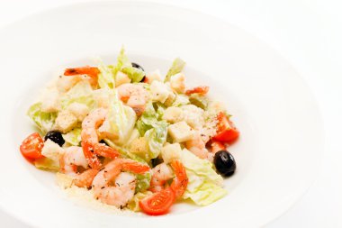 plaka üzerinde taze Sezar salatası