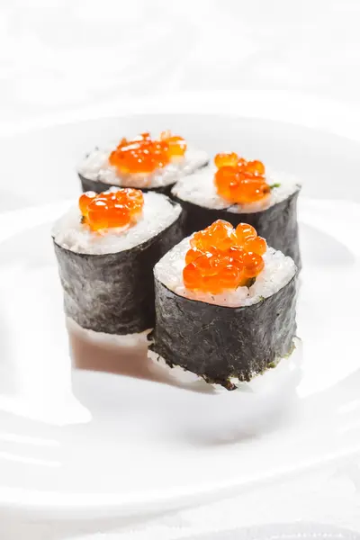 Gustoase sushi rolls close up — Fotografie, imagine de stoc