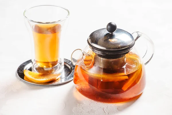 Tetera con té y taza — Foto de Stock