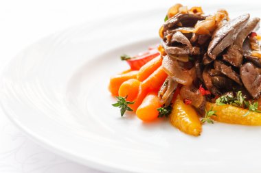 Sebzeli ızgara biftek.