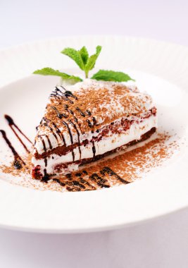 Tabakta tiramisu keki