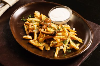 Mantarlı kızarmış patates.