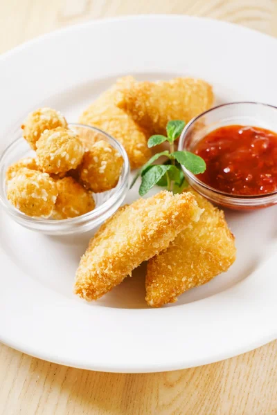 Fried Mozzarella on plate — Stock Photo, Image