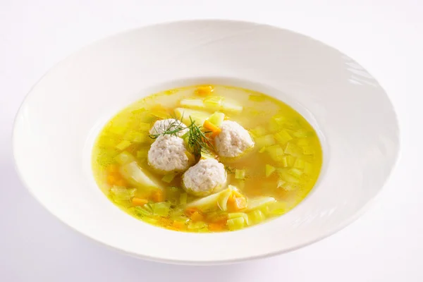 Sopa con albóndigas en plato — Foto de Stock