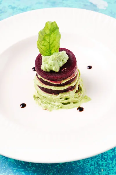 Beetroot salad with green leaf — Stock Photo, Image