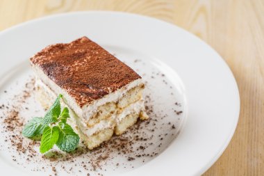 Tabakta tiramisu keki