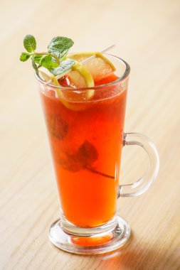 lezzetli kokteyl limon ile