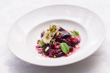 Pancar salatası peynir ile