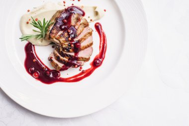 soslu ördek göğsü