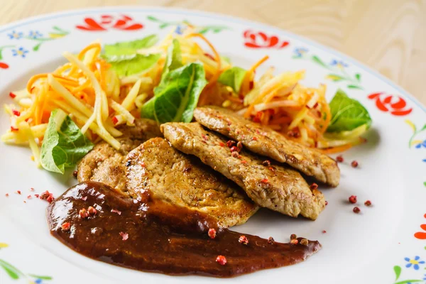 Tasty beef on plate — Stock Photo, Image