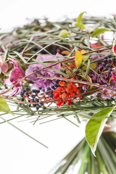 Agradável buquê de flores em branco — Fotografia de Stock