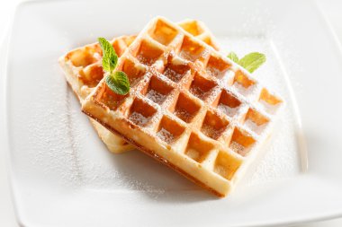 Belçika waffle şurubu ile