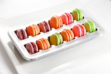 Beyaz üzerine Fransızca macaroons