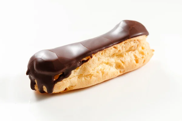 Французское эклер с шоколадом — стоковое фото