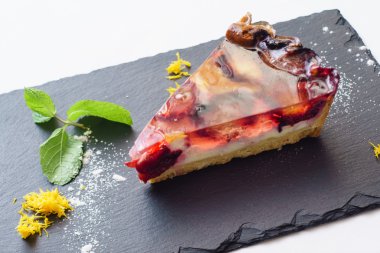 nane ile kuru üzümlü kek