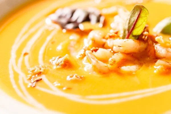 Pumpkin soup with shrimps — Stock Photo, Image