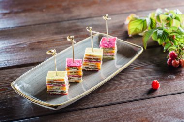 Sağlıklı vejetaryen kanepeler