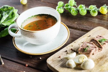 Yumurta Kupası ile et suyu