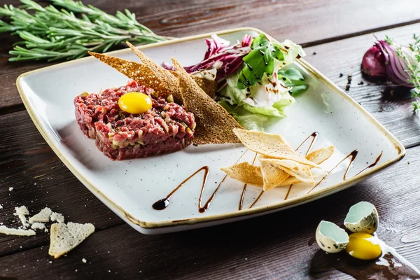 Tartare with bread toasts — Stock Photo, Image