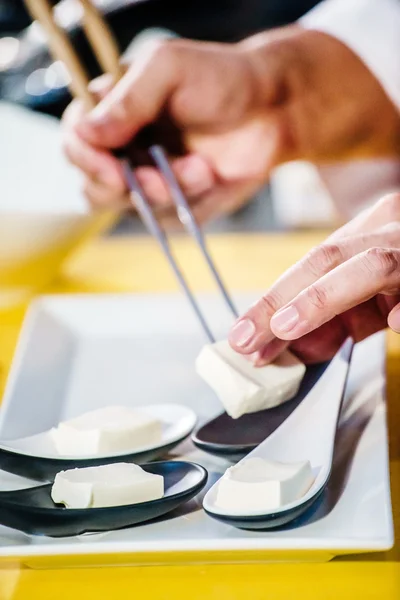 Chef che cucina al lavoro — Foto Stock