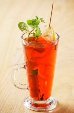 lezzetli kokteyl limon ile