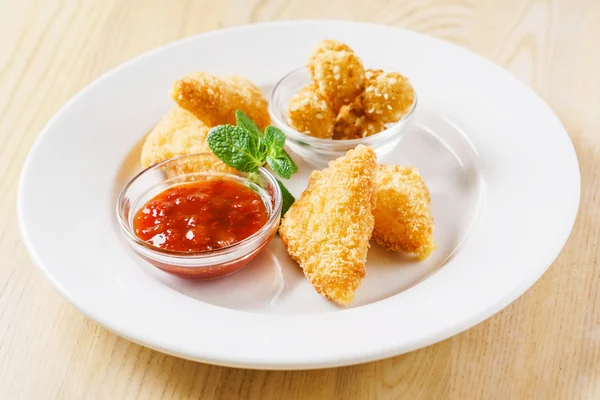 Fried Mozzarella na talerzu — Zdjęcie stockowe