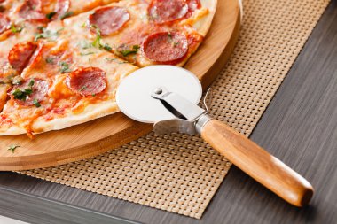 Pizza özel bıçak ile