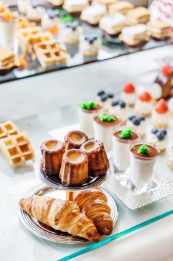 Kahvaltı masasında hamur işleri