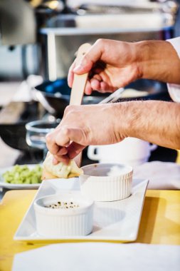 Chef iş yerinde yakın çekim