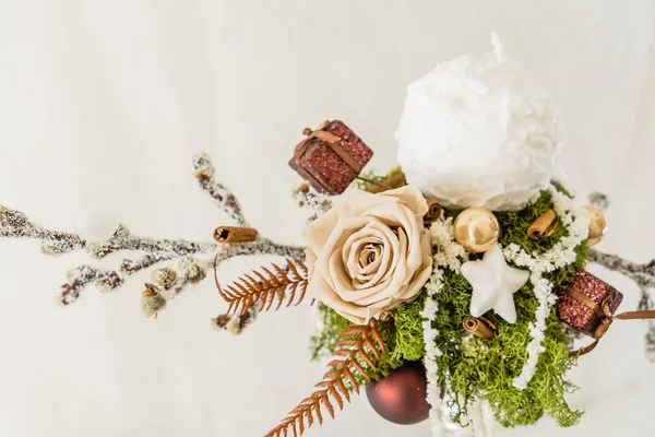 Floraler Weihnachtsschmuck — Stockfoto