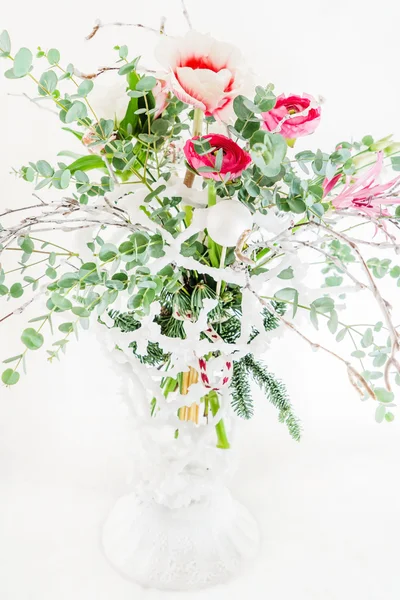 Grazioso bouquet su bianco — Foto Stock