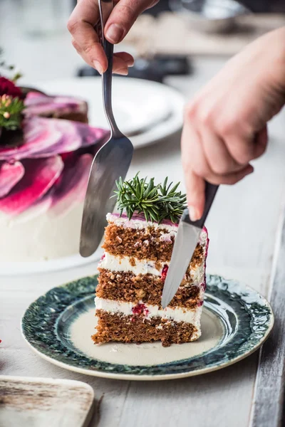 Corte de bolo de Natal — Fotografia de Stock