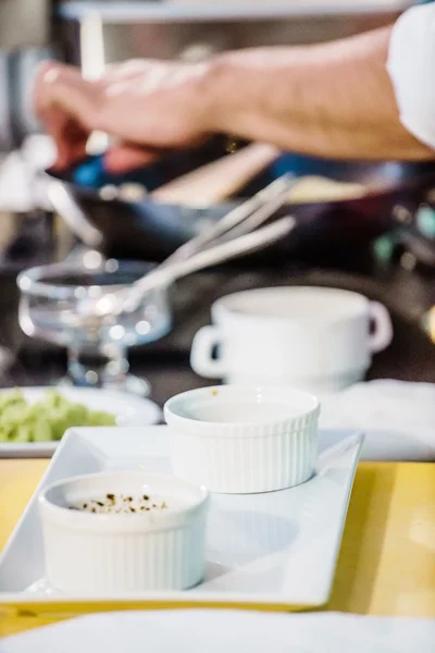 Chef en el trabajo de cerca — Foto de Stock