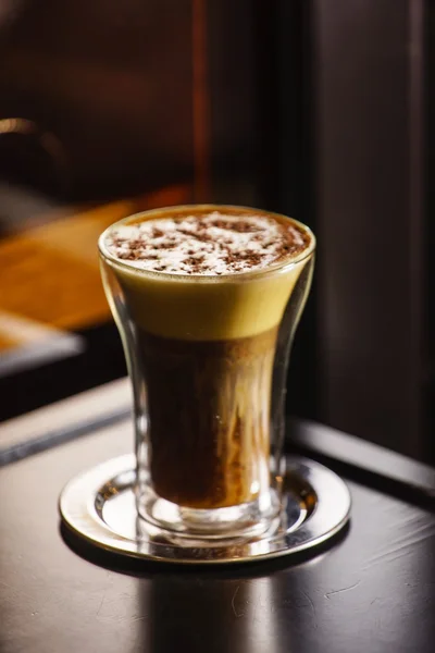 Káva s čokoládou ve skle — Stock fotografie