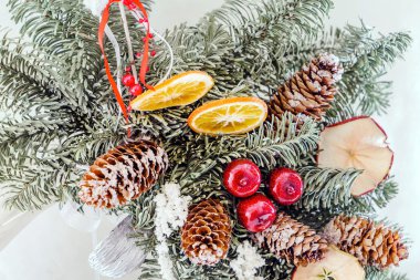 Yılbaşı kutlama çelengi